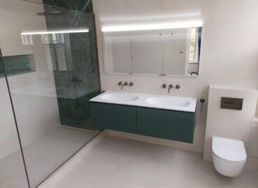 Bathroom Deep Cleaning Hacks That Professionals Swear By